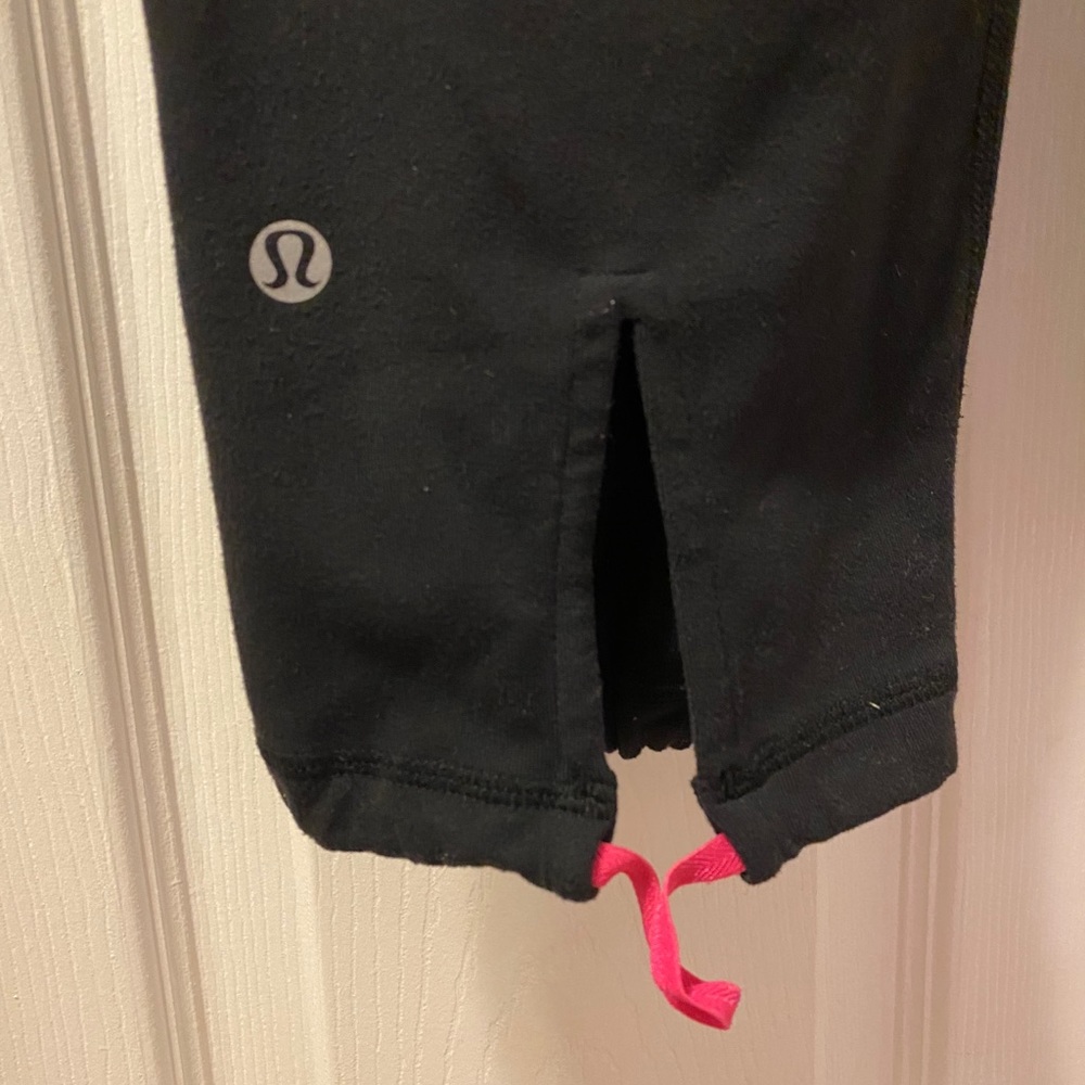 Lululemon Cropped Flair Leggings - Cinched Hem - Picture 3 of 3
